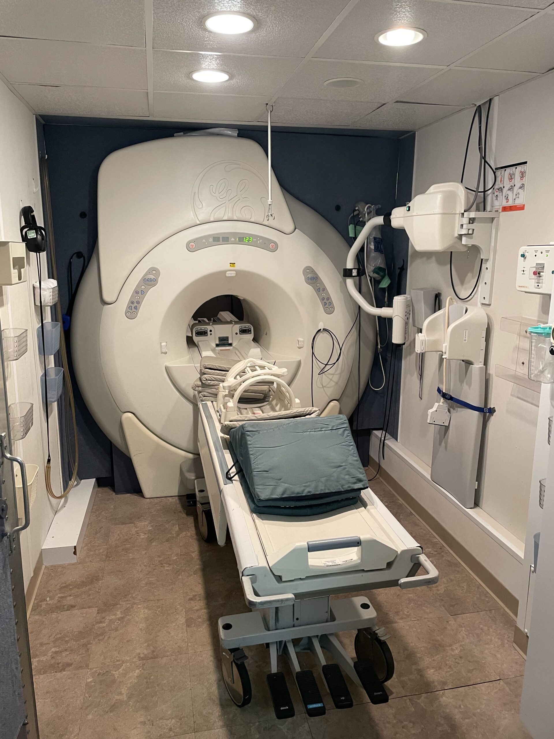 GE 12.0 MOBILE MRI UPGRADED IN 2006 – ECG