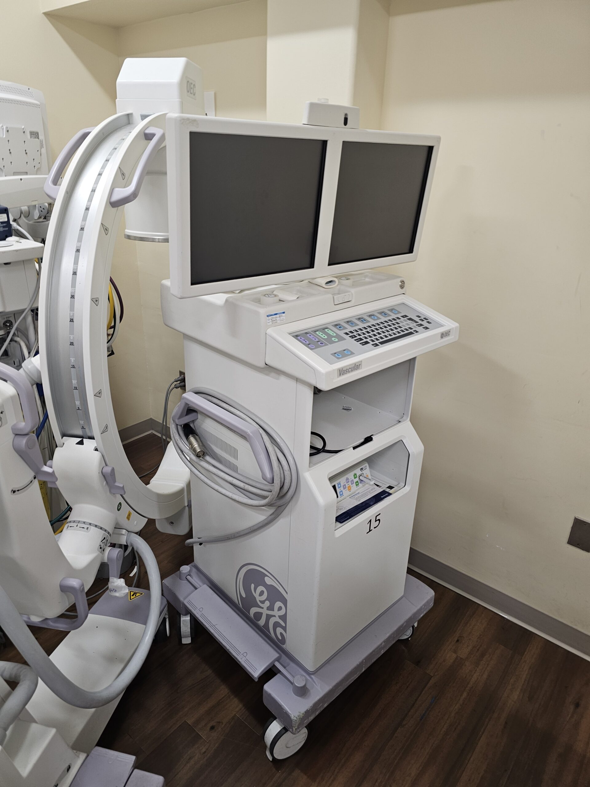 2004 GE OEC Vascular 9800 c-arm – ECG